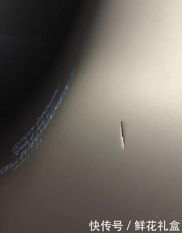 IMAX银幕被划破,电影院损失上百万,网友:难怪