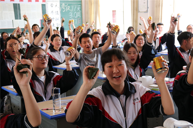 竹溪一中为助阵高考学子创意添彩