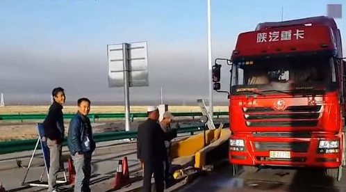 无辜的货车司机空车被罚超载?拿到罚单后哭出声,原因让人气愤!