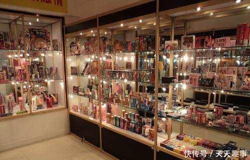 情趣用品农村女客人,经常吓跑商店!称:有些客市场情趣用品老板图片