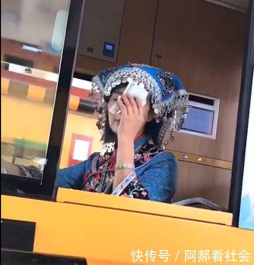 高速收费员视频完整版 t0172fc9fe60d799db2.jpg