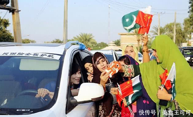 巴基斯坦小伙来中国,见人就说你好,中国人的反应却让他尴尬!