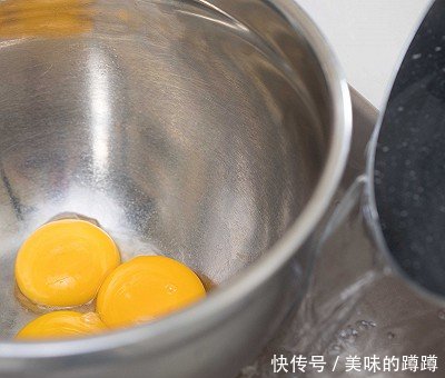 果蔬汁蛋黄溶豆的做法