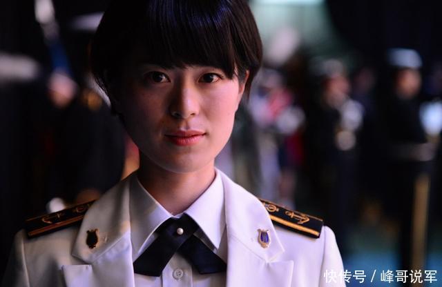 这位日本女兵不仅长相甜美，能歌善舞，居然空手道也一流！