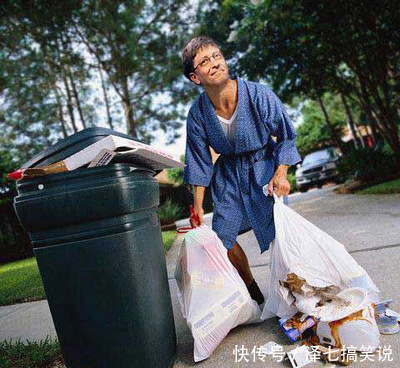 幽默段子:我爱玩王者荣耀,女友总是唠叨,自从教