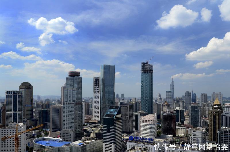 江苏和广东经济相差4000亿, 但省会却相差了1