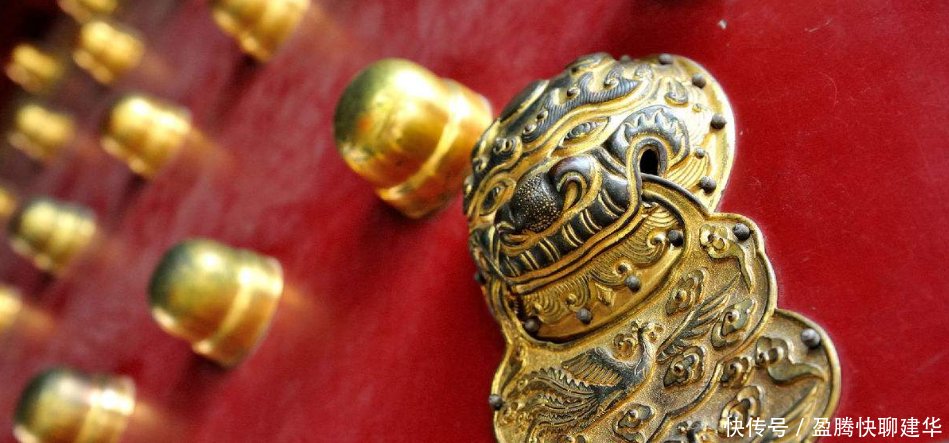 故宫大门上的疙瘩是什么为什么不能让人随便