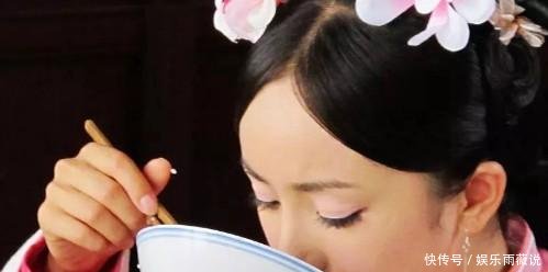 同样是演吃东西, 前4位都不顾形象狂吃, 唯独