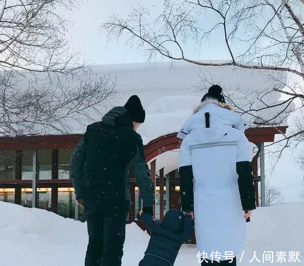 黄晓明全家出游,杨颖化身带娃小能手,儿子小海