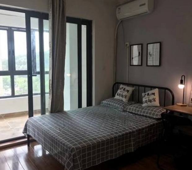 合租女孩醉酒后领4名男子回家,引发室友不满,