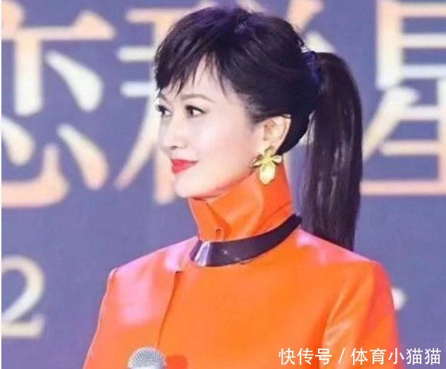 64岁赵雅芝新发型惊艳,空气刘海扎马尾美回18
