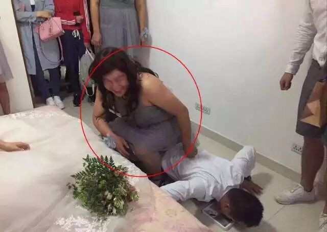 这个伴娘必须火,网友:看看谁还再敢欺负伴娘