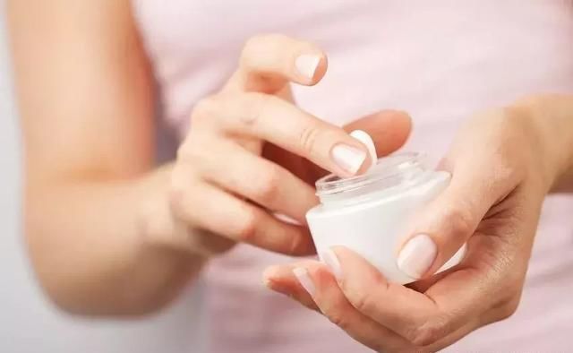 背上、胸口爱长痘痘是怎么回事?