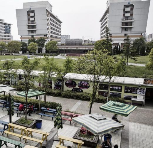 实拍:上海最赚钱的手机生产厂,占地90个足球场