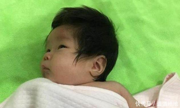 宝宝出生后,为什么有的头发浓密,有的很稀疏?