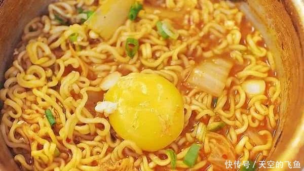 连续吃两个星期方便面,对身体有伤害吗?会不会