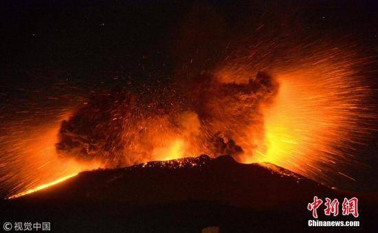 日本新燃岳火山数次爆炸性喷发 烟尘高逾4000米