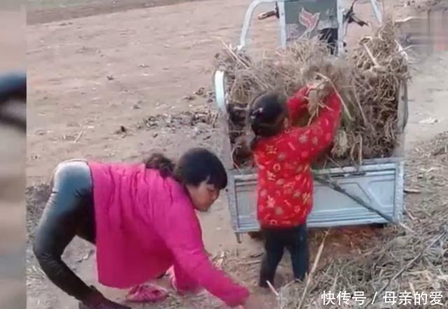 妈妈满足残疾的爷爷