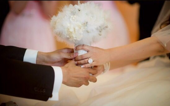小李琳回应经超送8.4克拉婚戒 自曝竟是假的？