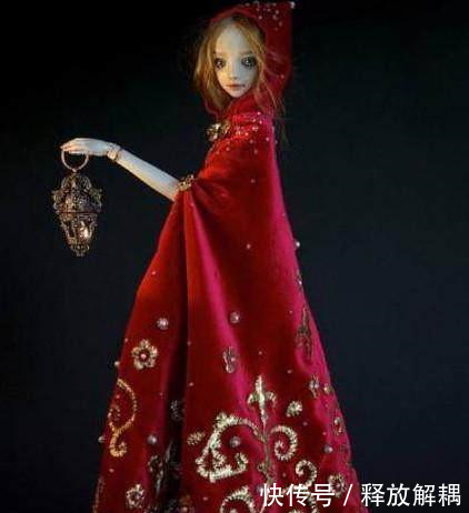 澳门金金沙平台:优美高雅的少女衣着一身富丽