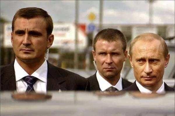 什么叫做真正的保镖 t017ec70a20eb39f624.jpg