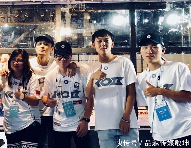 郑爽新男友首晒正面高清照, 五官英俊颜值不输