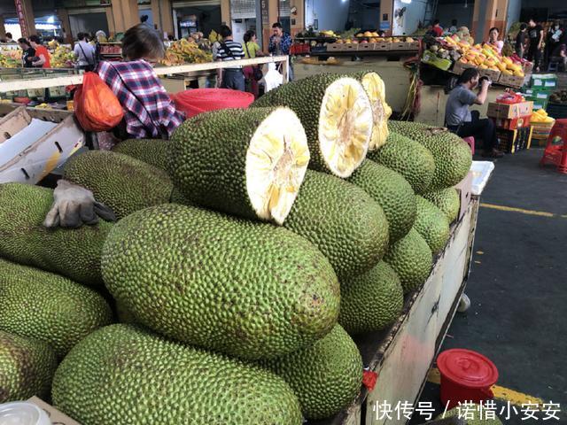 三亚本地人光顾的水果批发市场,芒果和海鲜如