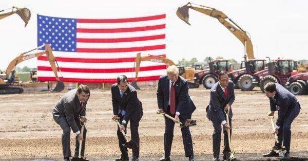 郭台铭怒怼特朗普,美国工人太贵了,富士康请不