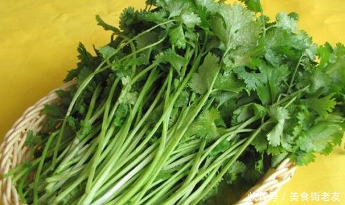 香菜怎么吃有营养价值 t018455b325760df648.jpg