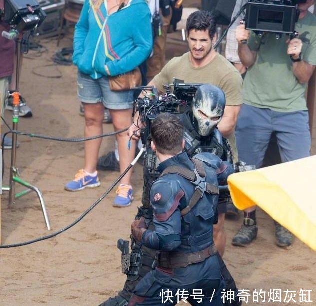 《复联4》美队为什么可以拿起雷神的锤子,其实