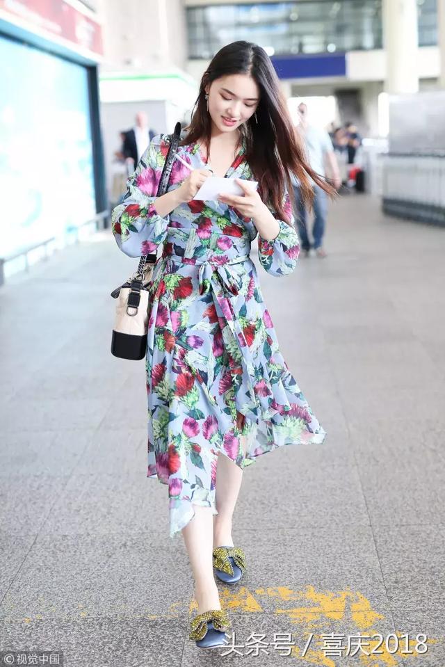 2018流行碎花裙,让你底气十足,温文尔雅!