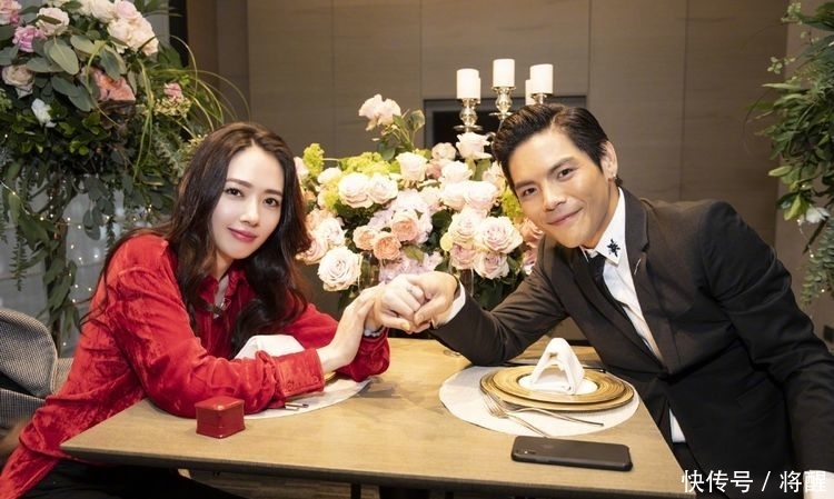 向佐郭碧婷同游尼泊尔,穿情侣装晒牵手照,这是