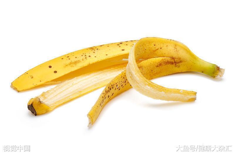 下腹痛,焦虑,易怒等不适,可以适当吃点香蕉,香蕉含有丰富的钾和维生素