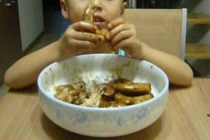 6岁小孩每天的饭量,竟是大人的好几倍, 这胃口