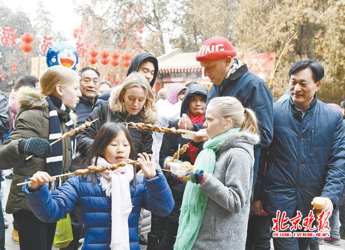 我们也过中国年:一个\＂联合国\＂家庭成地坛庙会特殊风景