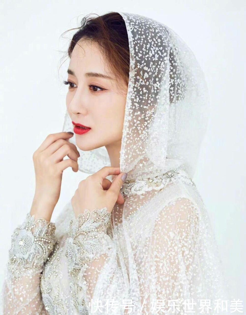 赵丽颖新剧热播,李依晓不惧被黑,调侃为曼娘黑