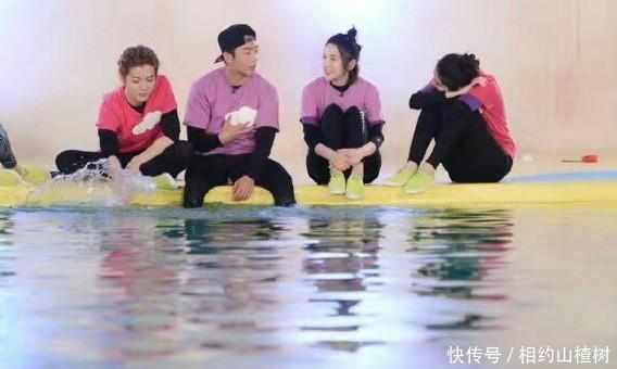 鹿晗不小心掀起迪丽热巴衣服又迅速拉下, 这三