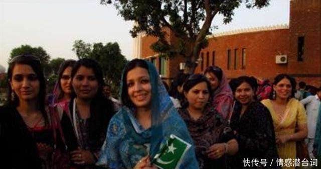 巴基斯坦美女游客来到中国旅游, 说连回去的路