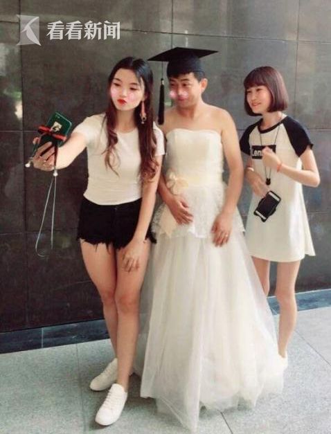男同穿婚纱_鞠婧祎穿婚纱的照片(3)