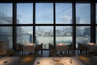 香奈儿口红娃娃机,Gucci咖啡厅,你们比城还会玩