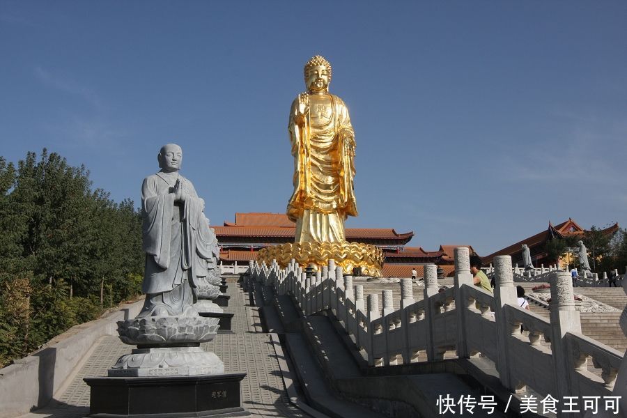 西域第一大铜立贴金佛,总投资950万元,用铜量98吨历时2年