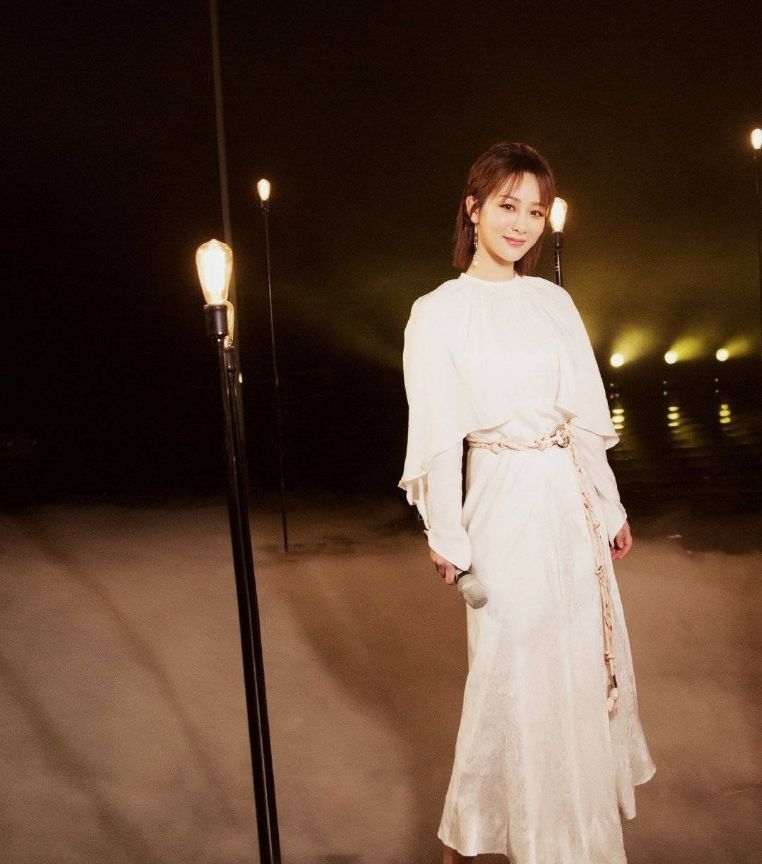 湖南卫视《五四青年晚会》谁更惊艳?杨紫甜美