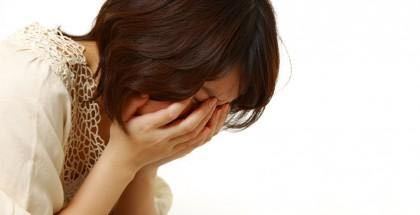 二婚嫁有钱老男人,新婚夜老公指着床单让我看,看到床单我捂住嘴