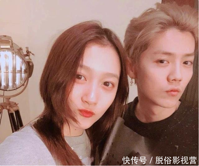 关晓彤踩点为鹿晗送生日祝福,恋情公开一年半