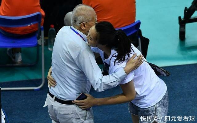 魏纪中为何招人嫌!国乒衰落重演,复出指导女排