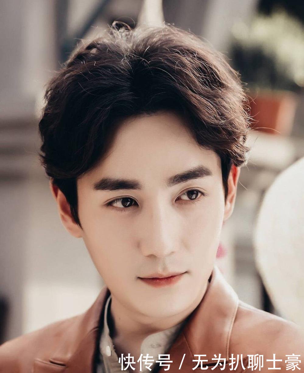 朱一龙性格包袱名不虚传, 没了白宇组队, 低调到