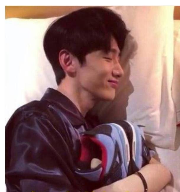 韩雪近4000元白鞋被踩,下意识做了一动作,修养