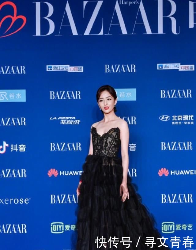杨幂又穿过季礼服,景甜胖成女壮士,这届芭莎慈