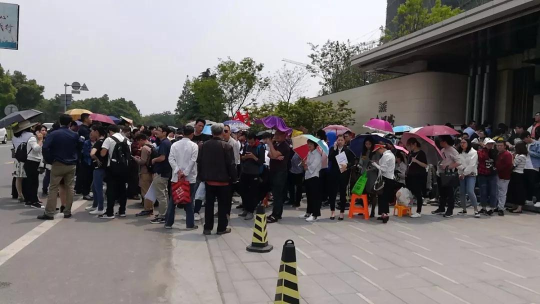 16个人抢一套房,杭州最低摇号中签率楼盘诞生!近3000组报名,凌