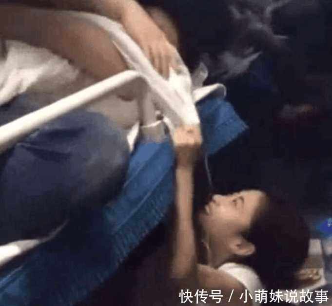 男子睡卧铺被吵醒，随口一句能让我睡会儿不，女子的话让我愣住了